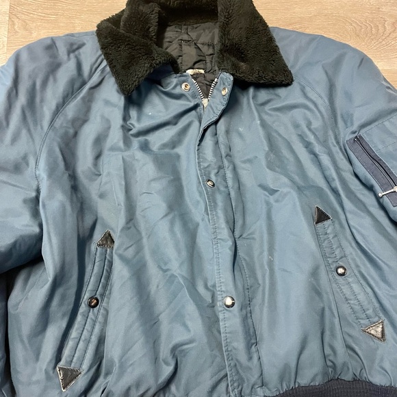 Vintage bomber jacket fits like a medium to large in great condition - Picture 2 of 3